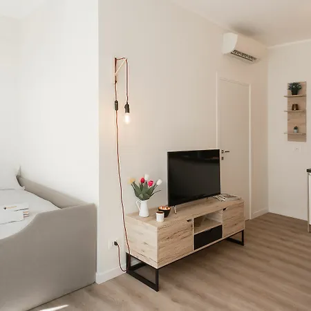 Hintown De Angeli Milan
